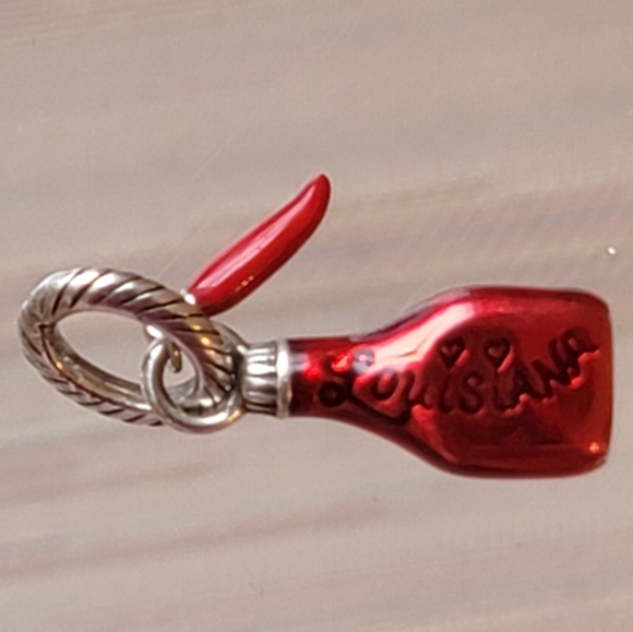 Pre-owned Brighton ABC Louisiana State Hot Sauce Bottle Enamel Charm with Pepper - Picture 5 of 5